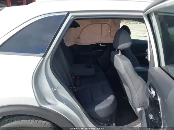 KNDCB3LC5M5478941 2021 KIA NIRO - Image 8