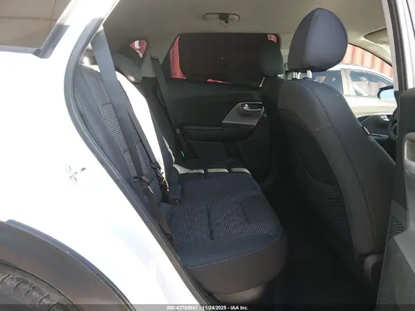 KNDCB3LC5N5510546 2022 KIA NIRO - Image 8