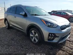 KNDCB3LC5N5512717 2022 KIA NIRO