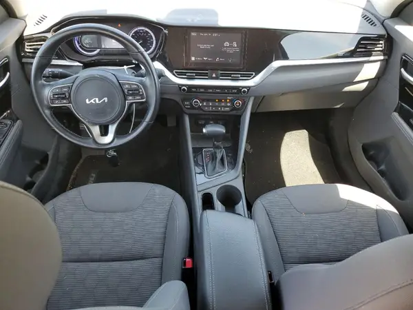 KNDCB3LC5N5514905 2022 KIA NIRO - Image 8