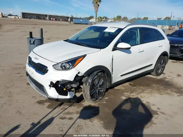 KNDCB3LC5N5527699 2022 KIA NIRO - Image 2