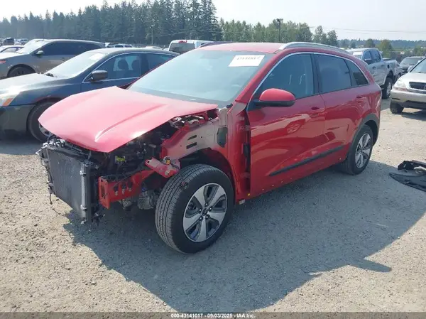 KNDCB3LC5N5533082 2022 KIA NIRO - Image 2