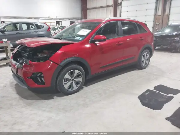 KNDCB3LC5N5540355 2022 KIA NIRO - Image 2