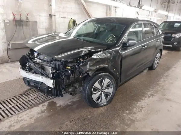KNDCB3LC5N5544244 2022 KIA NIRO - Image 2