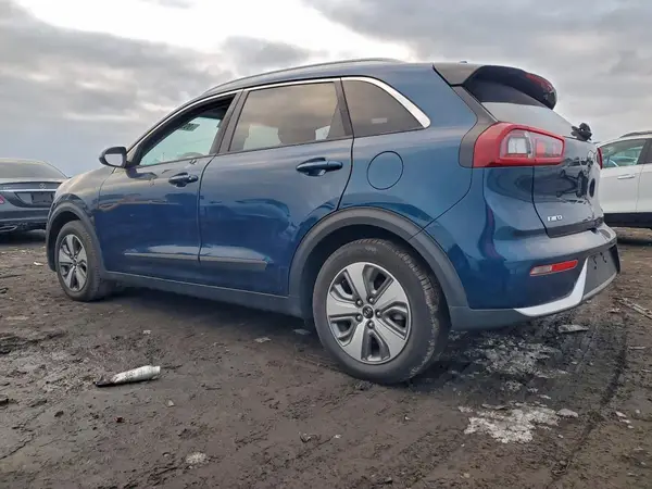KNDCB3LC6H5040743 2017 KIA NIRO - Image 2