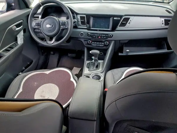 KNDCB3LC6H5040743 2017 KIA NIRO - Image 8