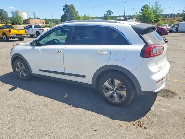 KNDCB3LC6H5043237 2017 KIA NIRO - Image 2