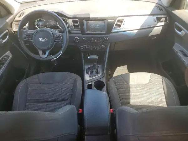 KNDCB3LC6H5043237 2017 KIA NIRO - Image 8