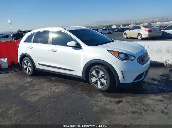 KNDCB3LC6H5044078 2017 KIA NIRO - Image 1