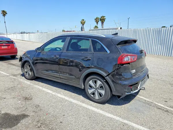 KNDCB3LC6H5045229 2017 KIA NIRO - Image 2