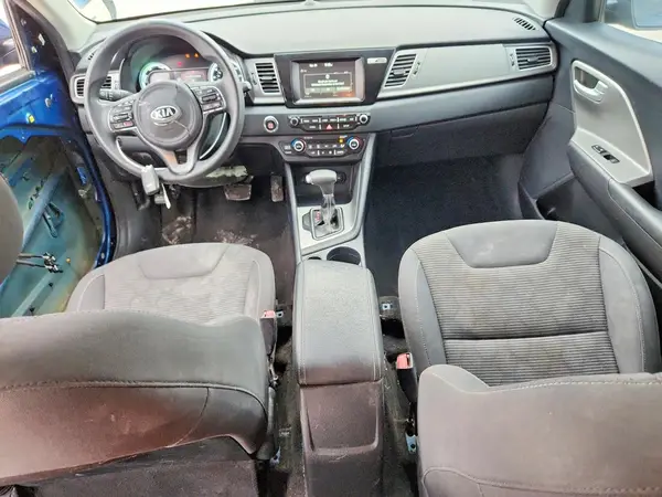 KNDCB3LC6H5047076 2017 KIA NIRO - Image 8