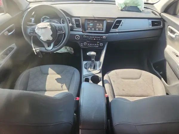KNDCB3LC6H5054691 2017 KIA NIRO - Image 8
