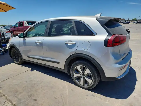 KNDCB3LC6H5057476 2017 KIA NIRO - Image 2