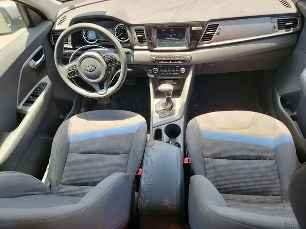 KNDCB3LC6H5057476 2017 KIA NIRO - Image 8