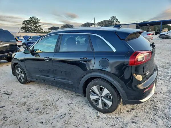 KNDCB3LC6H5058031 2017 KIA NIRO - Image 2