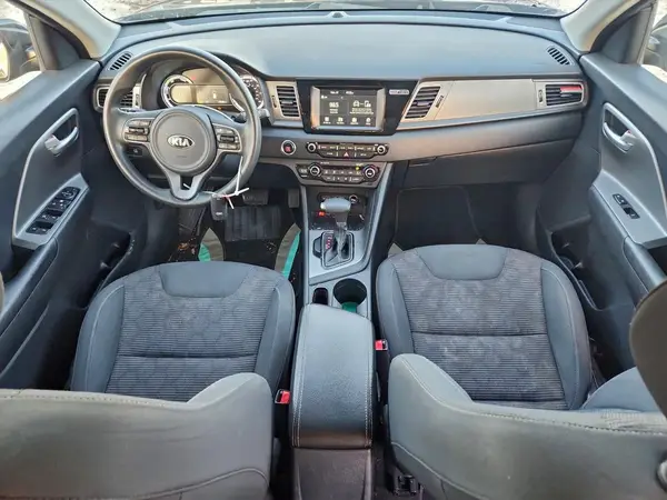 KNDCB3LC6H5058031 2017 KIA NIRO - Image 8
