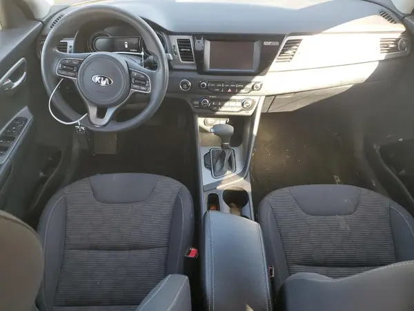 KNDCB3LC6H5061284 2017 KIA NIRO - Image 8
