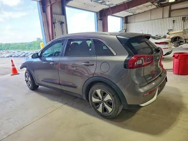 KNDCB3LC6H5064573 2017 KIA NIRO - Image 2