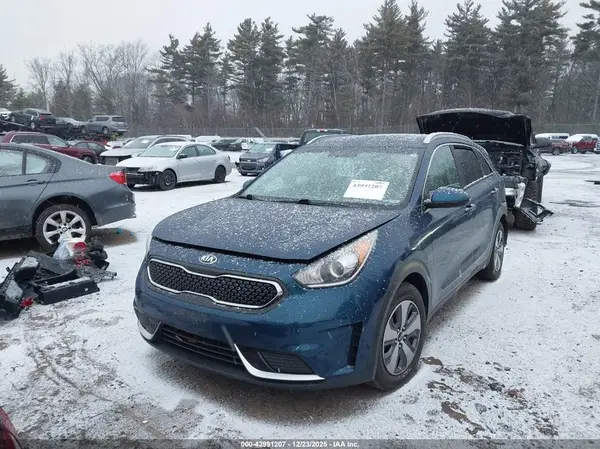 KNDCB3LC6H5067506 2017 KIA NIRO - Image 2