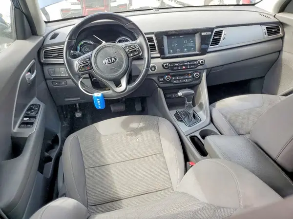 KNDCB3LC6H5069465 2017 KIA NIRO - Image 8