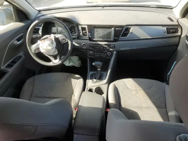 KNDCB3LC6H5073421 2017 KIA NIRO - Image 8