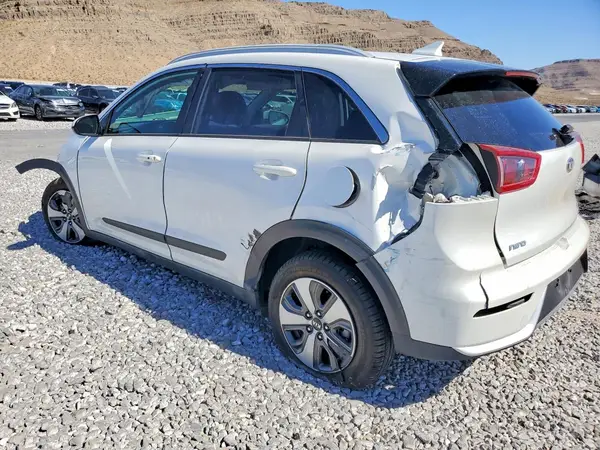 KNDCB3LC6H5074066 2017 KIA NIRO - Image 2