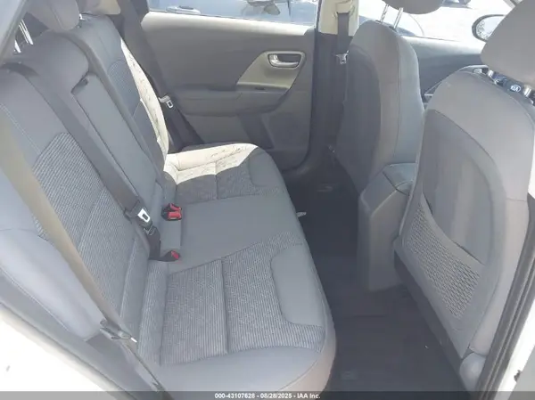 KNDCB3LC6H5074083 2017 KIA NIRO - Image 8