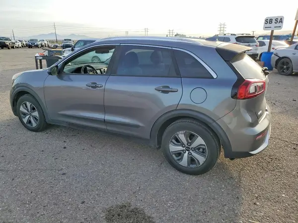 KNDCB3LC6H5075329 2017 KIA NIRO - Image 2