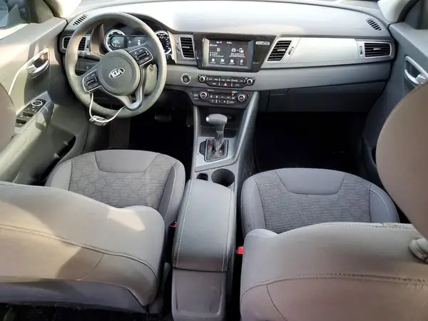 KNDCB3LC6H5075329 2017 KIA NIRO - Image 8