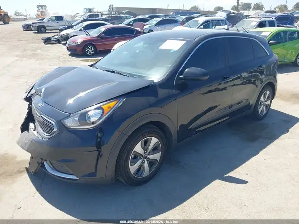 KNDCB3LC6H5076657 2017 KIA NIRO - Image 2