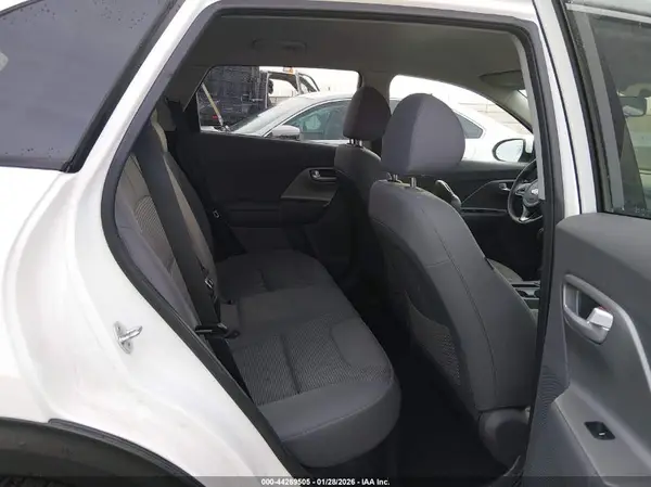 KNDCB3LC6H5078781 2017 KIA NIRO - Image 8