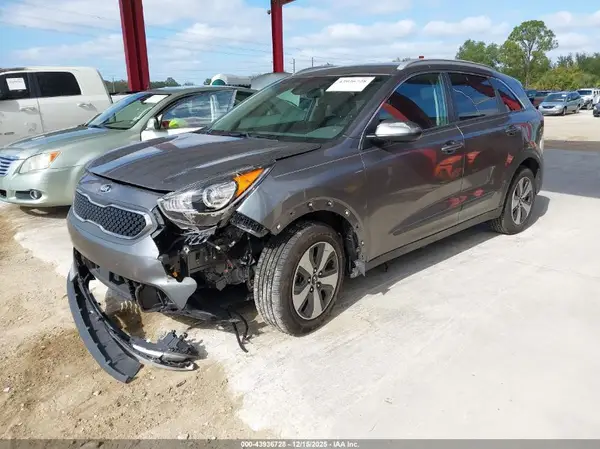 KNDCB3LC6H5082734 2017 KIA NIRO - Image 2