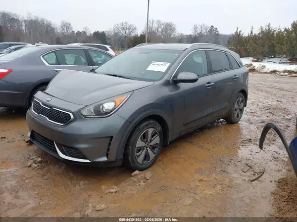 KNDCB3LC6H5082782 2017 KIA NIRO - Image 2