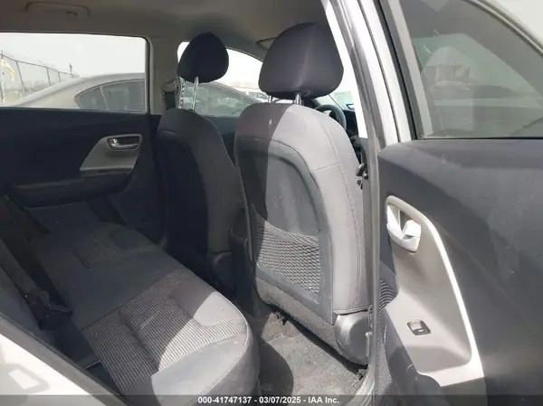 KNDCB3LC6H5088243 2017 KIA NIRO - Image 8