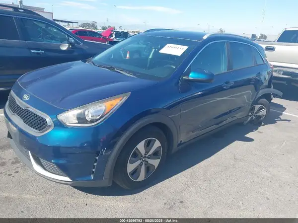 KNDCB3LC6H5088341 2017 KIA NIRO - Image 2