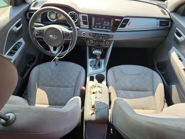 KNDCB3LC6H5094141 2017 KIA NIRO - Image 8