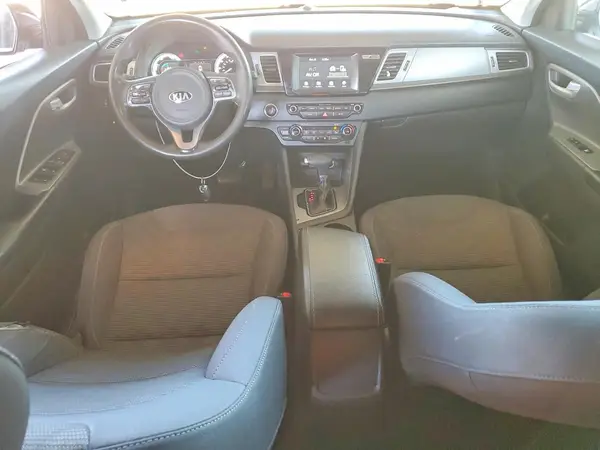 KNDCB3LC6H5095208 2017 KIA NIRO - Image 8
