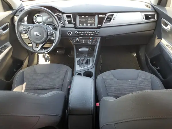 KNDCB3LC6H5095211 2017 KIA NIRO - Image 8