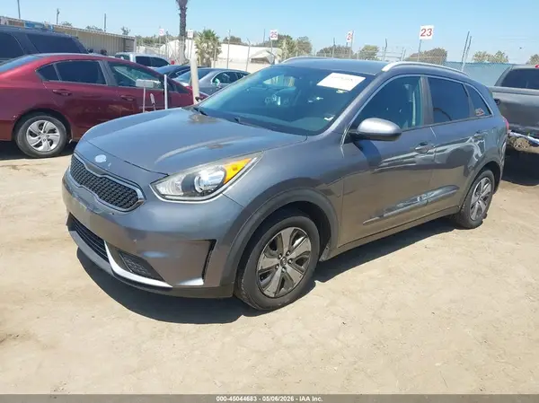 KNDCB3LC6H5102951 2017 KIA NIRO - Image 2