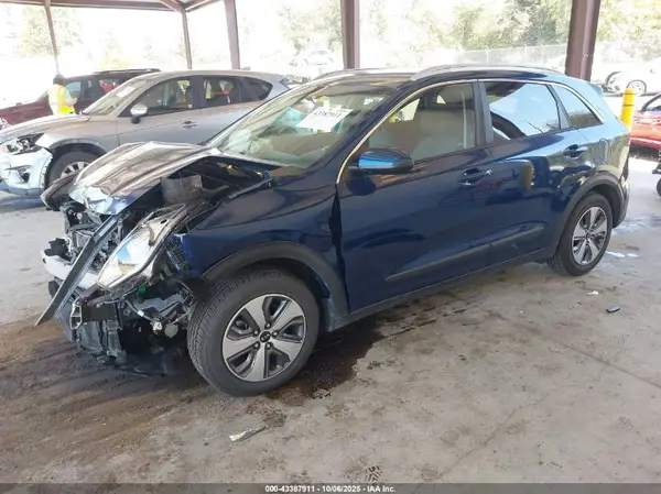 KNDCB3LC6H5104800 2017 KIA NIRO - Image 2