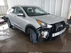 KNDCB3LC6J5108030 2018 KIA NIRO