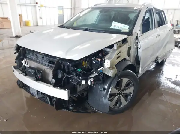 KNDCB3LC6J5108030 2018 KIA NIRO - Image 2