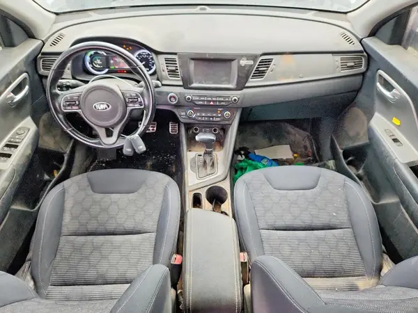 KNDCB3LC6J5109940 2018 KIA NIRO - Image 8