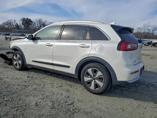 KNDCB3LC6J5109971 2018 KIA NIRO - Image 2