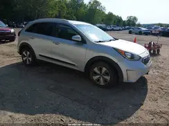 KNDCB3LC6J5110330 2018 KIA NIRO