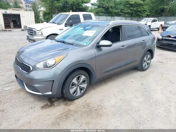 KNDCB3LC6J5112515 2018 KIA NIRO - Image 2