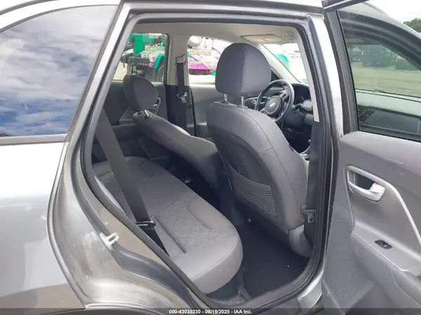 KNDCB3LC6J5112515 2018 KIA NIRO - Image 8