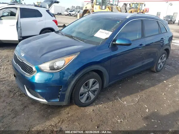 KNDCB3LC6J5114183 2018 KIA NIRO - Image 2