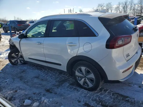 KNDCB3LC6J5119674 2018 KIA NIRO - Image 2