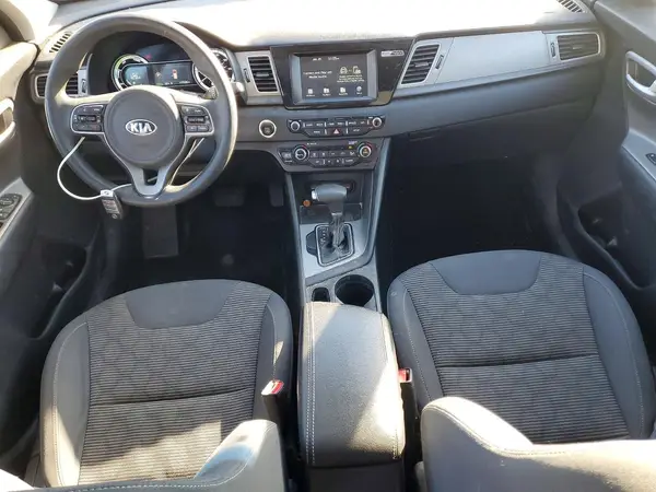 KNDCB3LC6J5119674 2018 KIA NIRO - Image 8